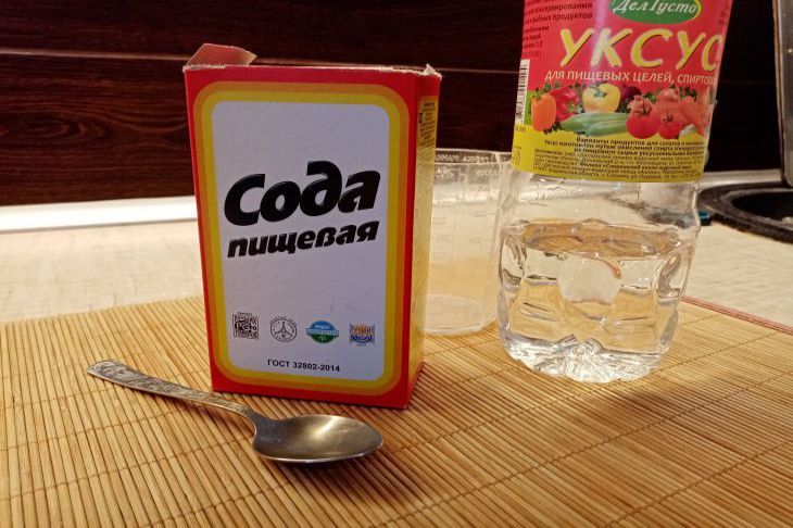Как очистить кухонную доску от запаха и пятен: помогут дешевые средства, которые есть на каждой кухне
