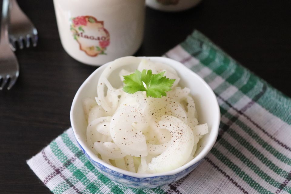 Как сделать вкусный маринованный лук: секреты от лучших хозяек