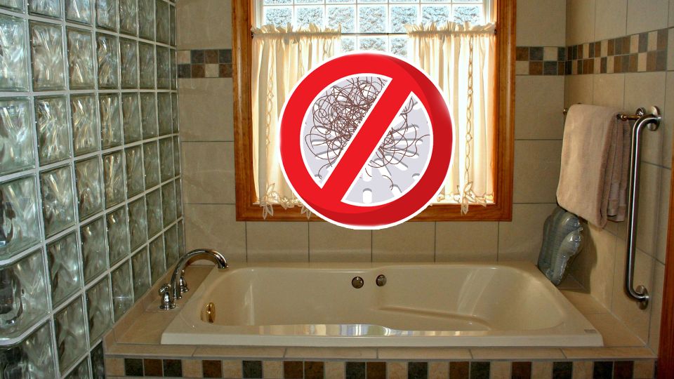 Мудрые хозяйки не покупают решетку для слива в ванной: вот как избавляются от волос