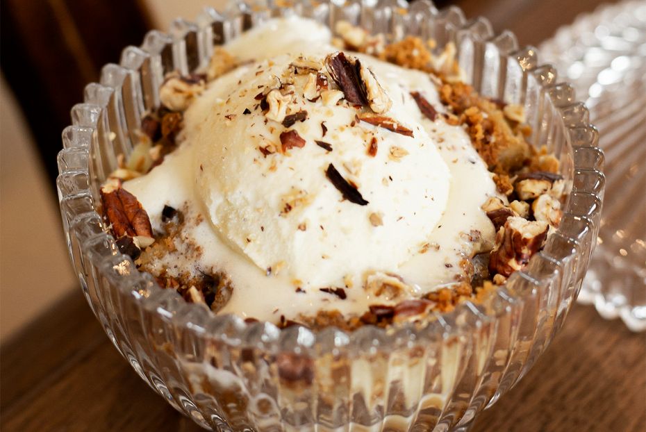 Волшебство осени: запеченные яблоки с имбирным печеньем для уютного вечера