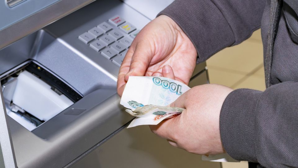 Как минимизировать комиссии при снятии наличных: хитрости и советы