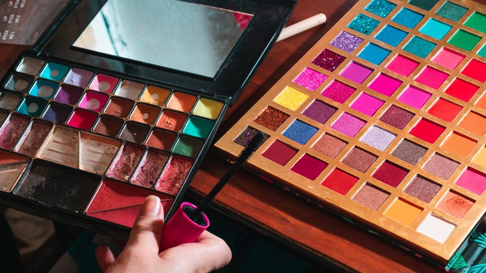 Дешевая косметика даст фору дорогой? Визажист в пух и прах разнесла популярный миф