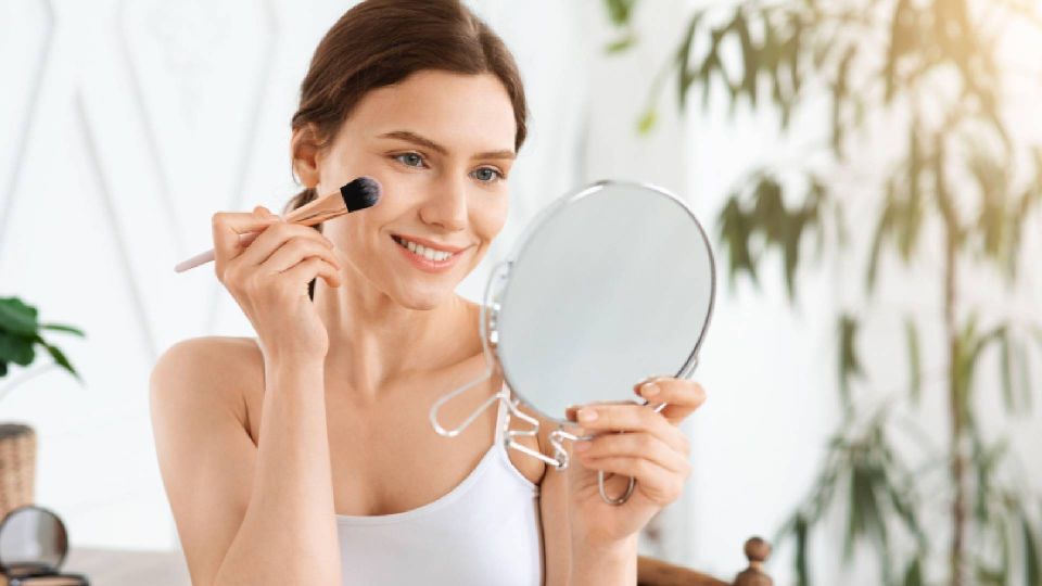 Уберите тональный крем из вашей косметички: это средство работает в жару гораздо лучше