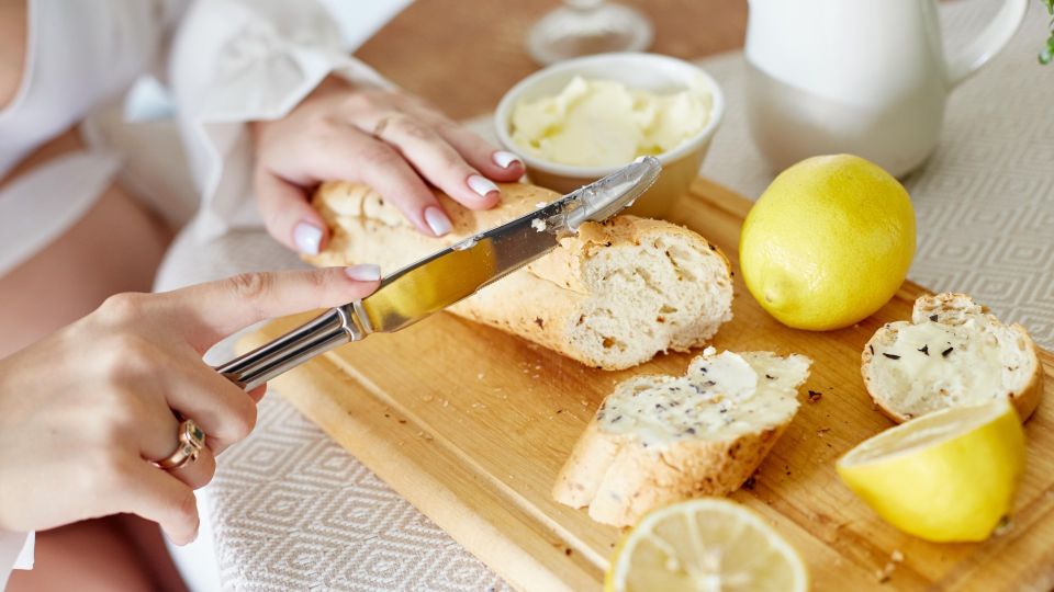 Просто намажьте на хлеб: идеальный завтрак можно приготовить за 5 минут