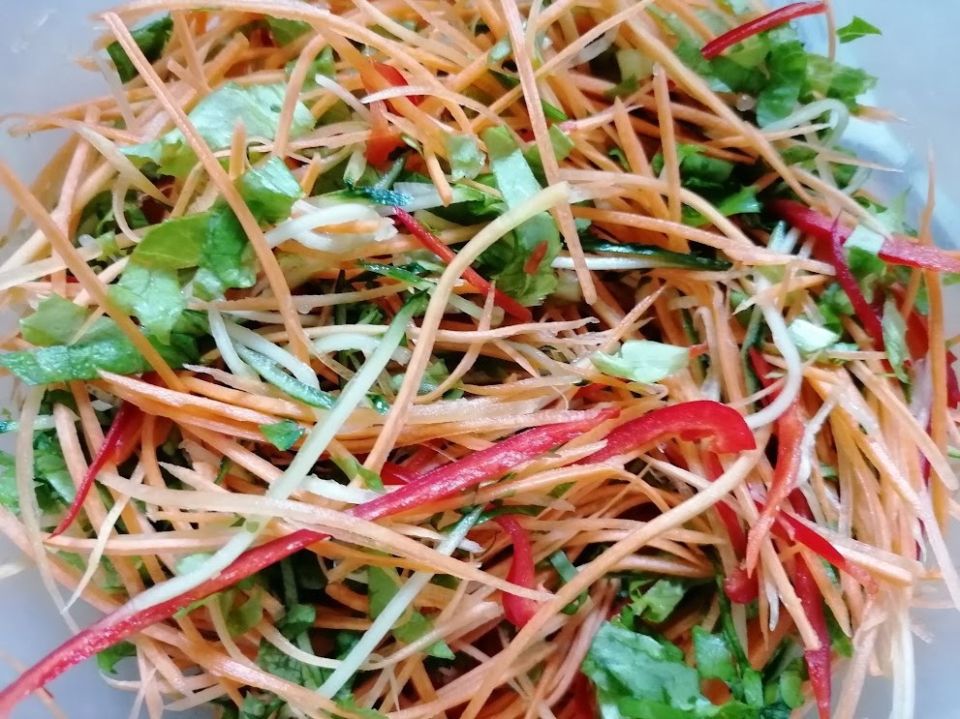 Взрывной салат с азиатским акцентом