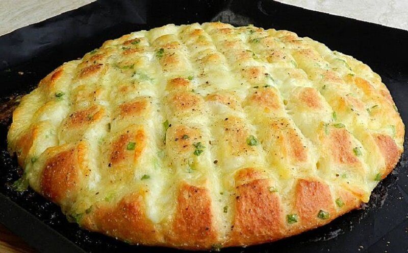 Нежный сырно-чесночный хлеб, который покорит ваши вкусовые рецепторы
