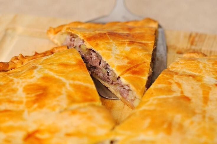 Ароматный пирог с мясом и картошкой для уютного ужина