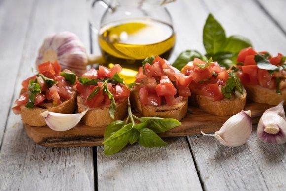 Брускетты на любой вкус: 16 оригинальных рецептов для вечеринки