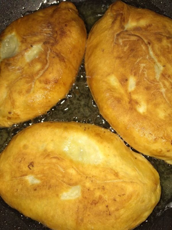 Жареные пирожки с печенью и картофелем: вкус и тепло домашней кухни