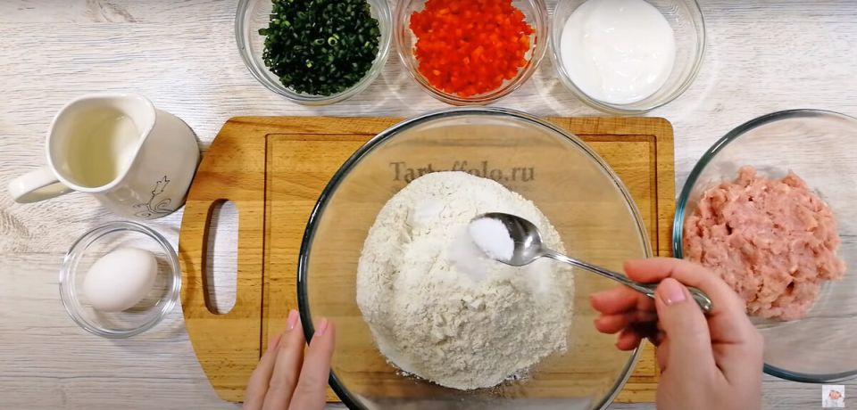 Как быстро приготовить пышные лепешки с мясом – легкий рецепт от шефа