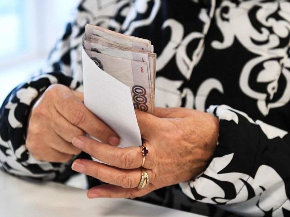 Социальные пенсии в России возрастут с апреля на 6,8%